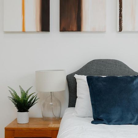Starhost Residences - Central 3 Bed Apartment At Regents Court, Newbury Newbury  Buitenkant foto