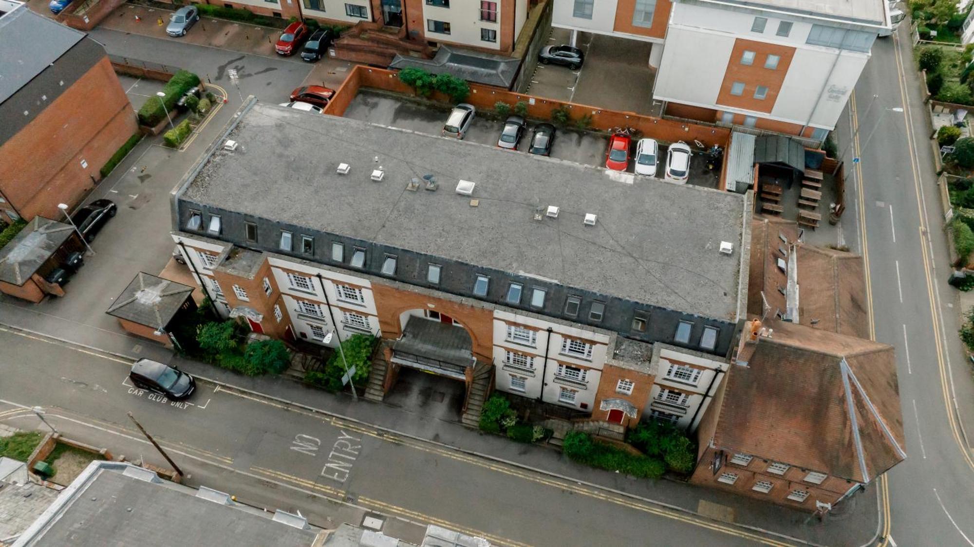 Starhost Residences - Central 3 Bed Apartment At Regents Court, Newbury Newbury  Buitenkant foto