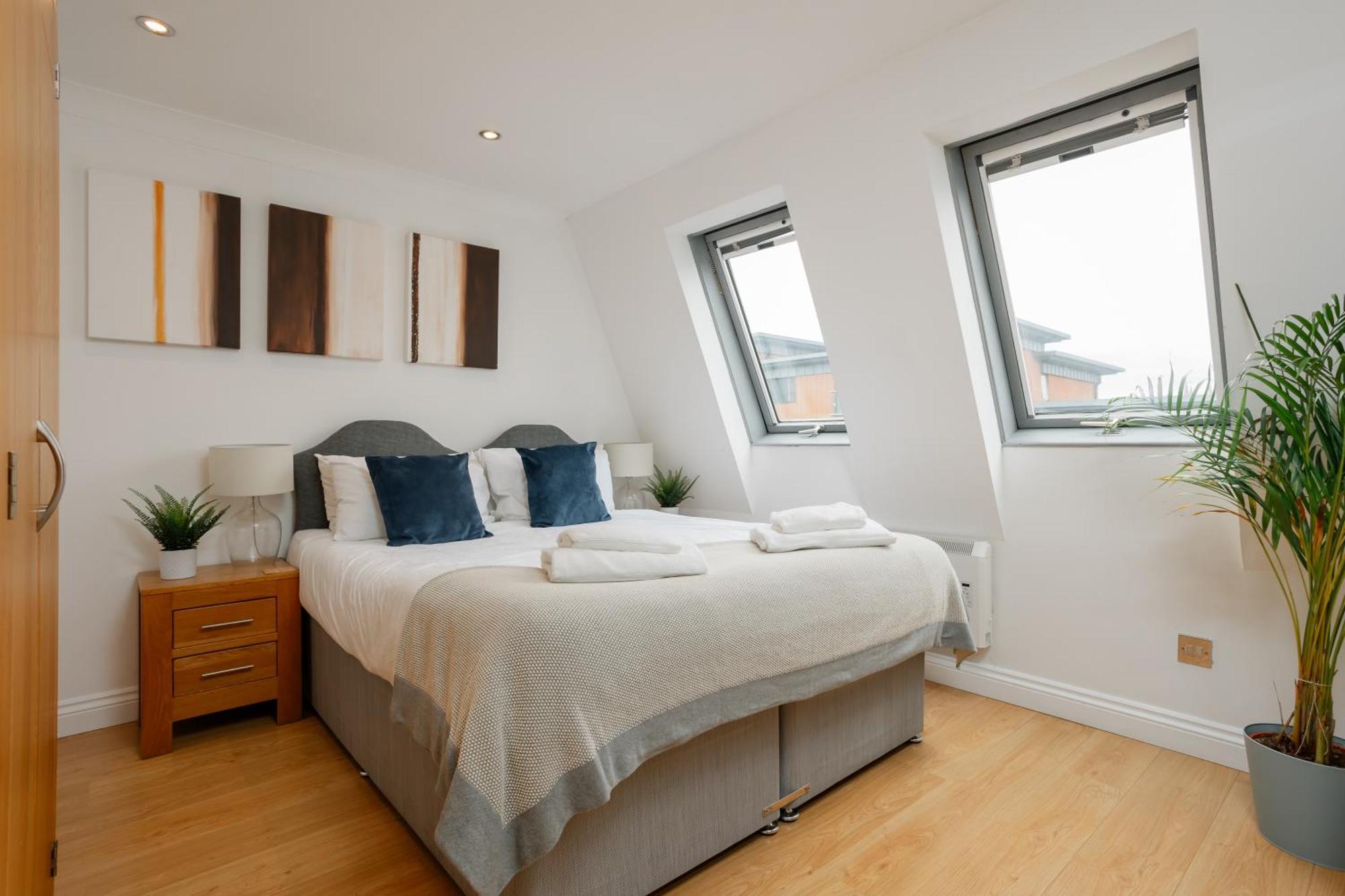Starhost Residences - Central 3 Bed Apartment At Regents Court, Newbury Newbury  Buitenkant foto