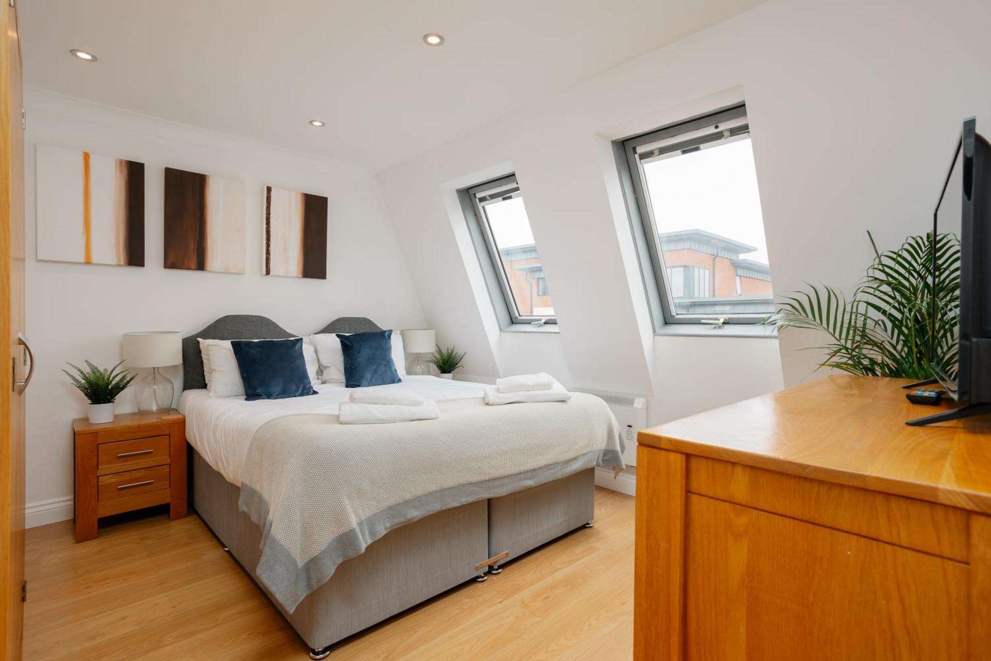 Starhost Residences - Central 3 Bed Apartment At Regents Court, Newbury Newbury  Buitenkant foto