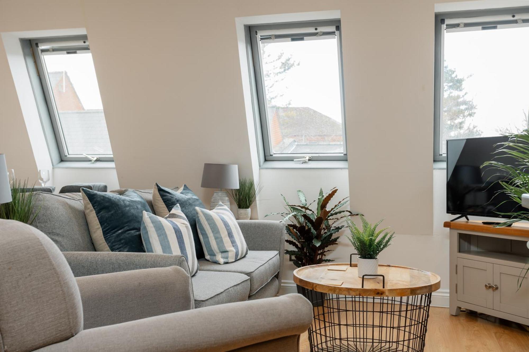 Starhost Residences - Central 3 Bed Apartment At Regents Court, Newbury Newbury  Buitenkant foto
