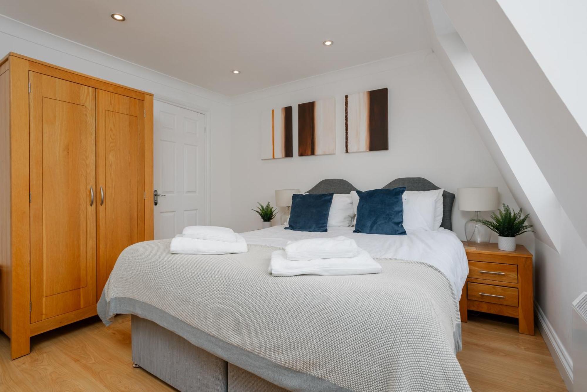 Starhost Residences - Central 3 Bed Apartment At Regents Court, Newbury Newbury  Buitenkant foto