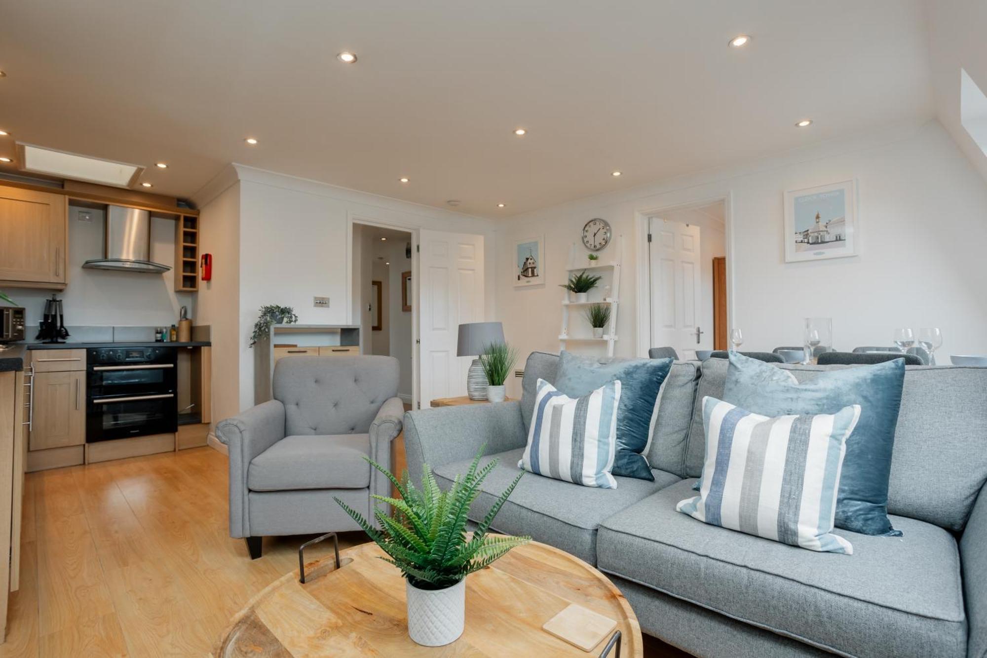 Starhost Residences - Central 3 Bed Apartment At Regents Court, Newbury Newbury  Buitenkant foto