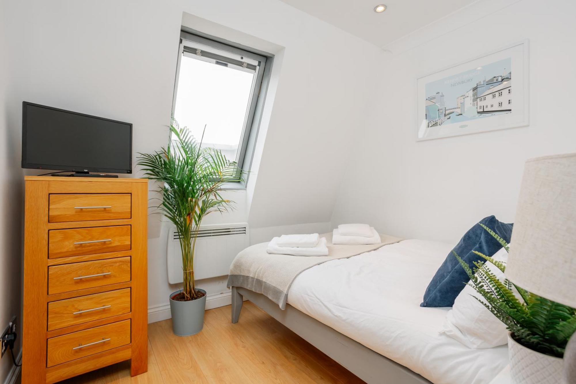 Starhost Residences - Central 3 Bed Apartment At Regents Court, Newbury Newbury  Buitenkant foto