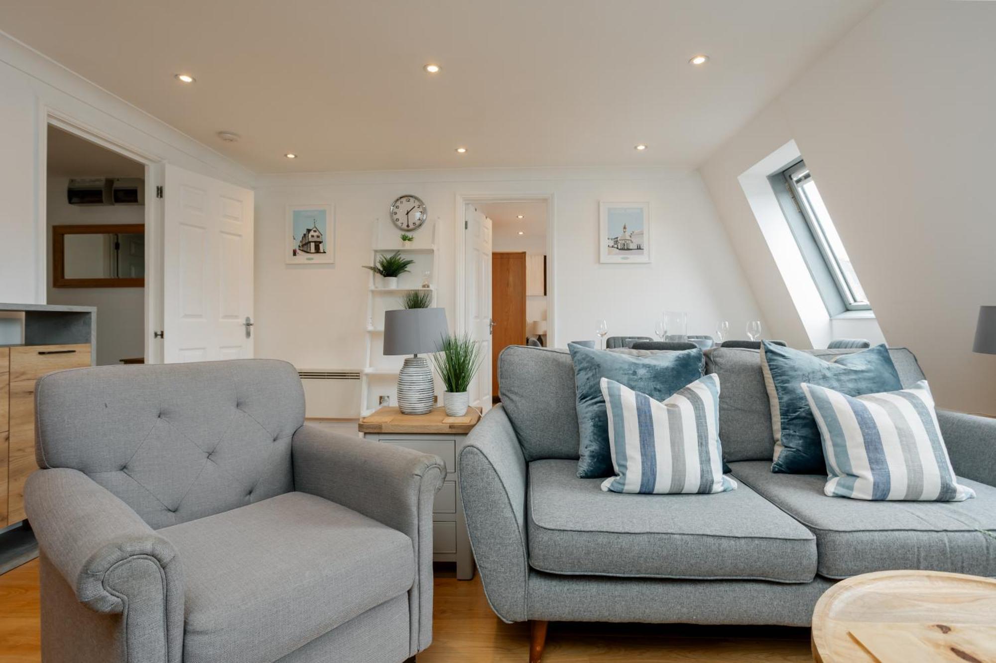 Starhost Residences - Central 3 Bed Apartment At Regents Court, Newbury Newbury  Buitenkant foto