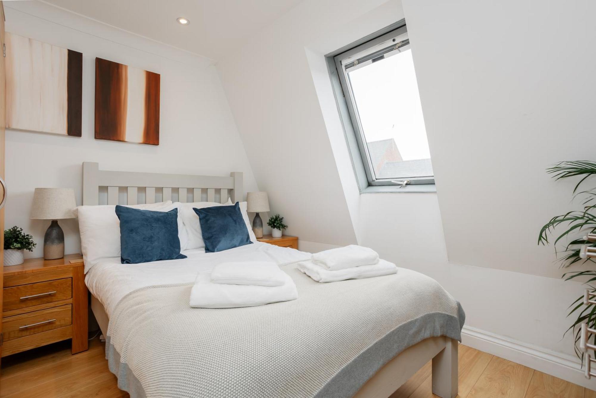 Starhost Residences - Central 3 Bed Apartment At Regents Court, Newbury Newbury  Buitenkant foto