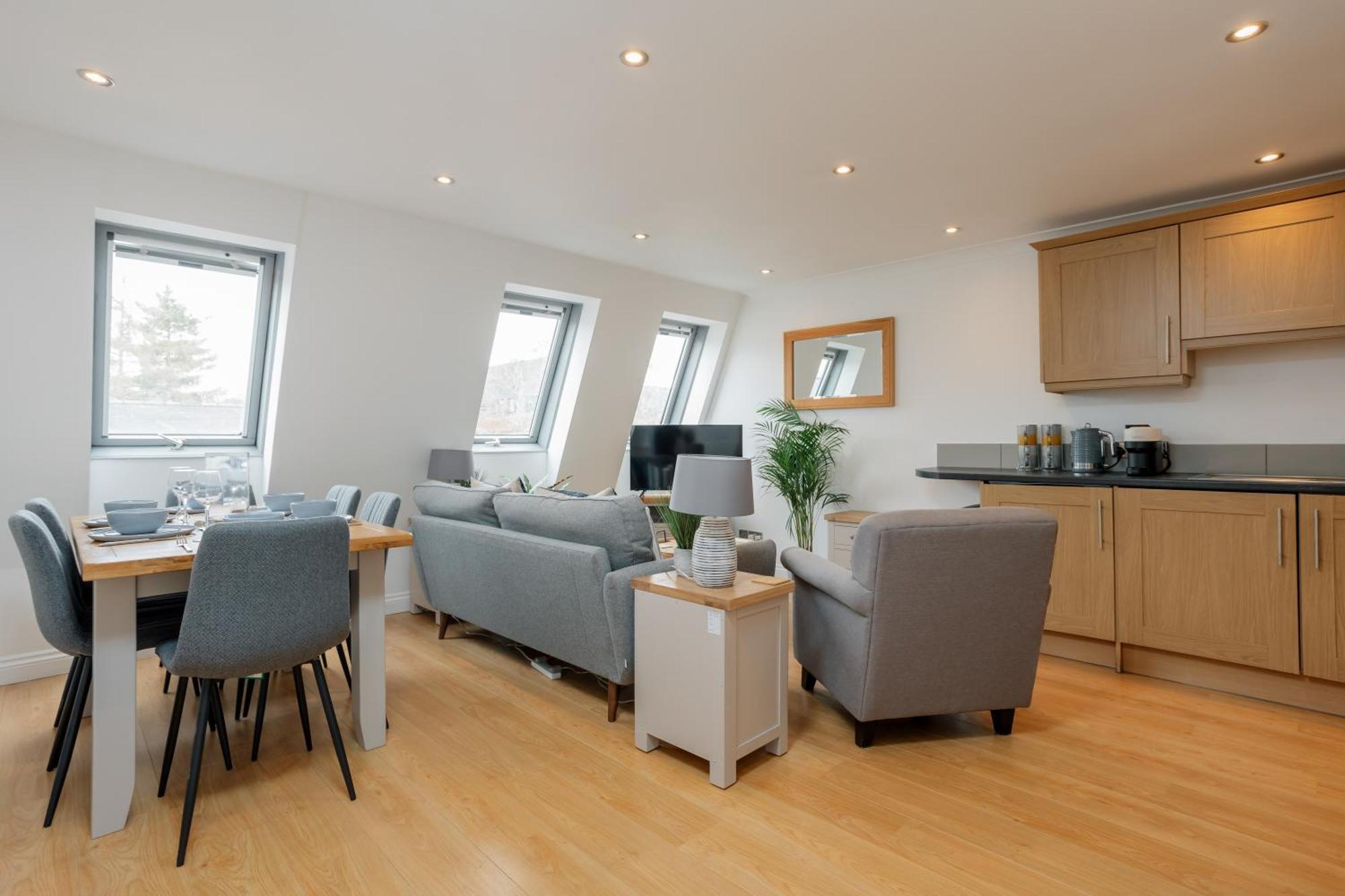 Starhost Residences - Central 3 Bed Apartment At Regents Court, Newbury Newbury  Buitenkant foto