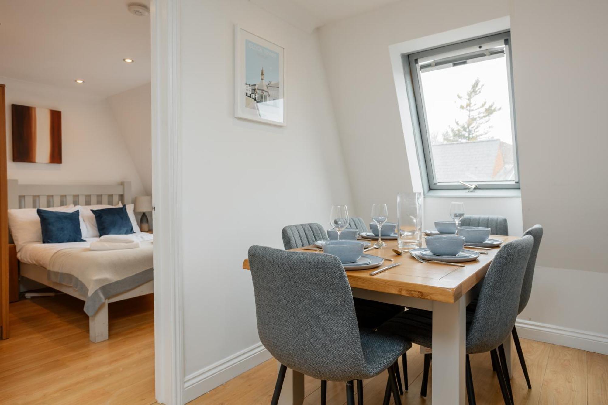 Starhost Residences - Central 3 Bed Apartment At Regents Court, Newbury Newbury  Buitenkant foto