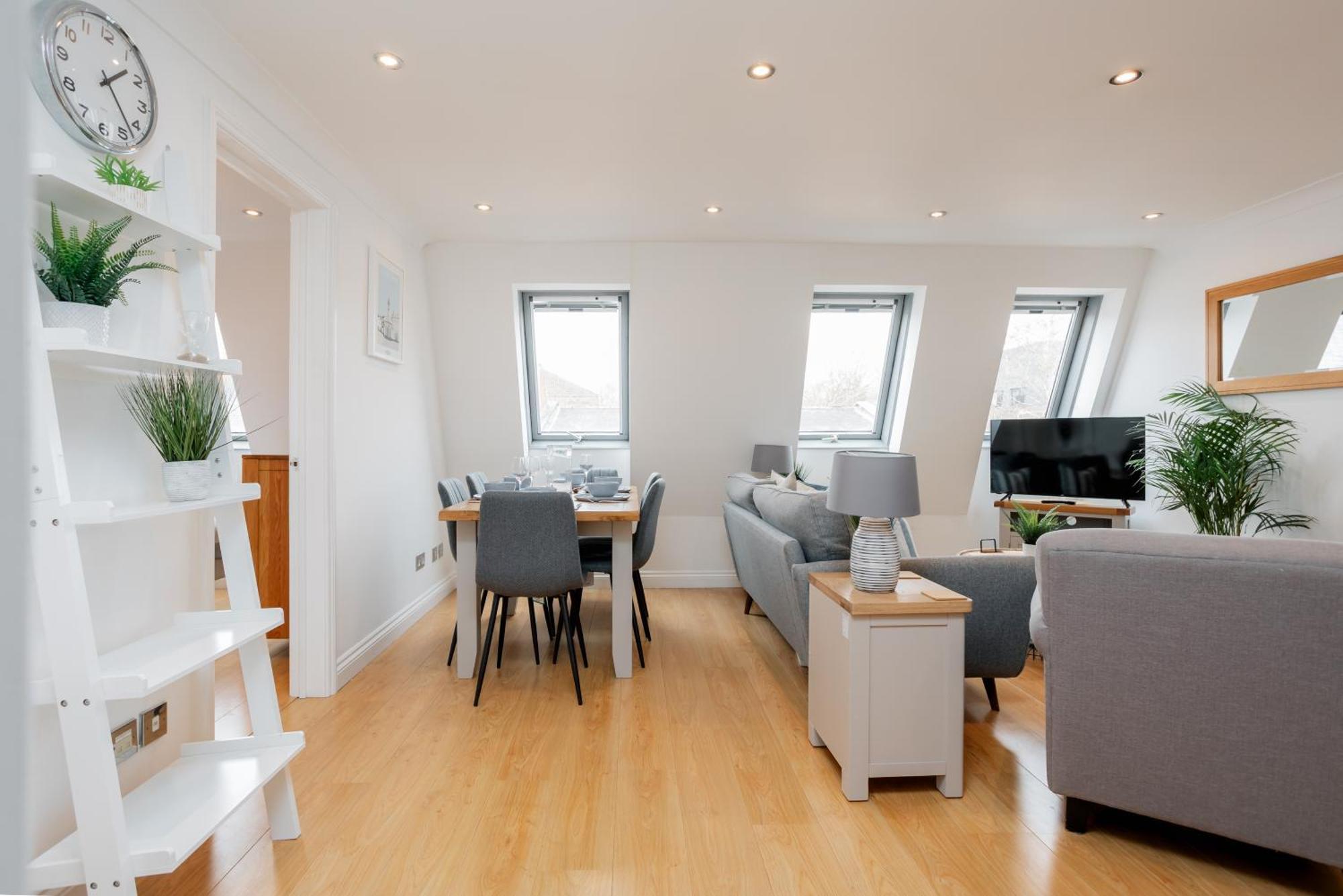 Starhost Residences - Central 3 Bed Apartment At Regents Court, Newbury Newbury  Buitenkant foto
