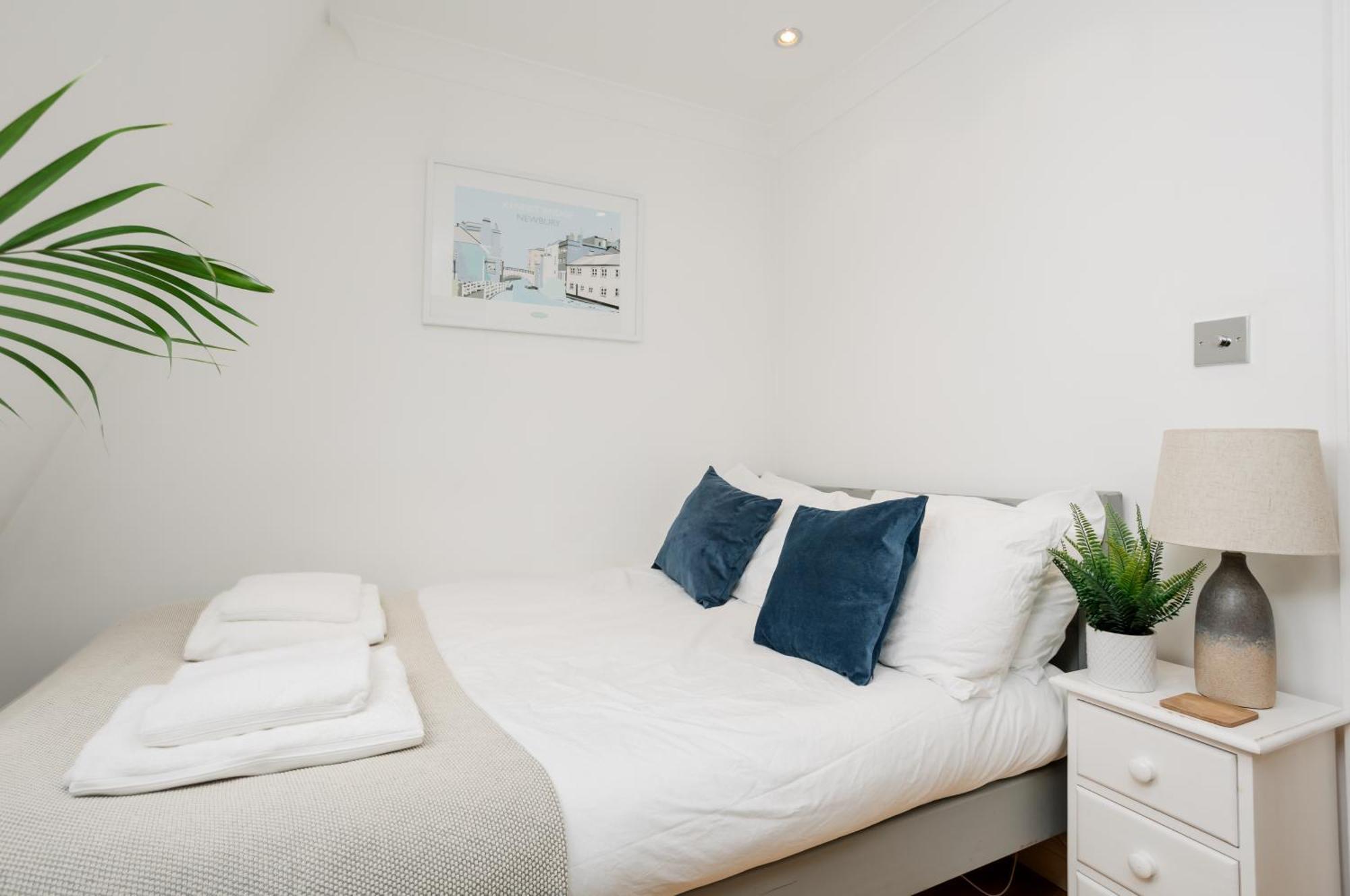 Starhost Residences - Central 3 Bed Apartment At Regents Court, Newbury Newbury  Buitenkant foto