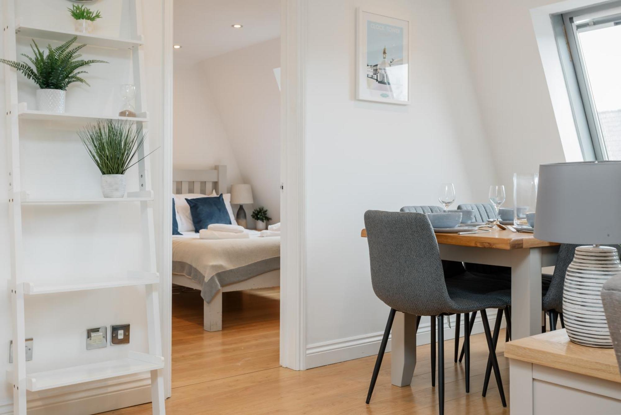 Starhost Residences - Central 3 Bed Apartment At Regents Court, Newbury Newbury  Buitenkant foto